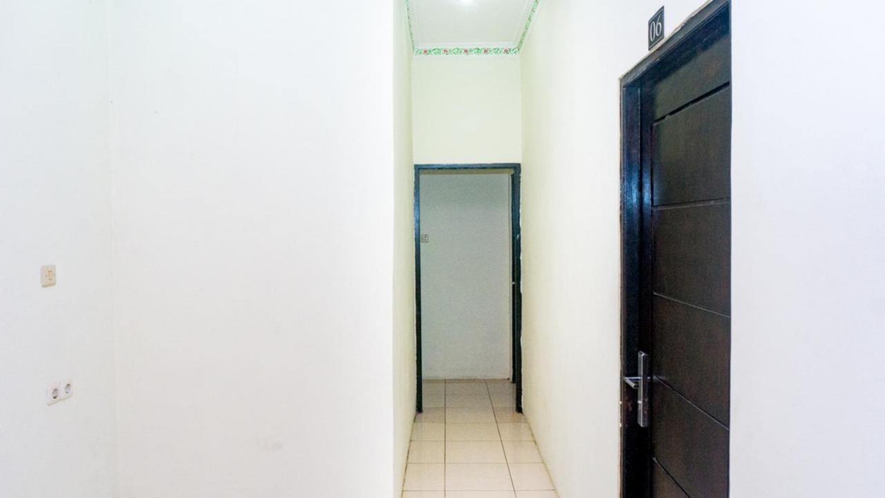 Reddoorz Near Sentani Airport Jayapura Hotel Buitenkant foto