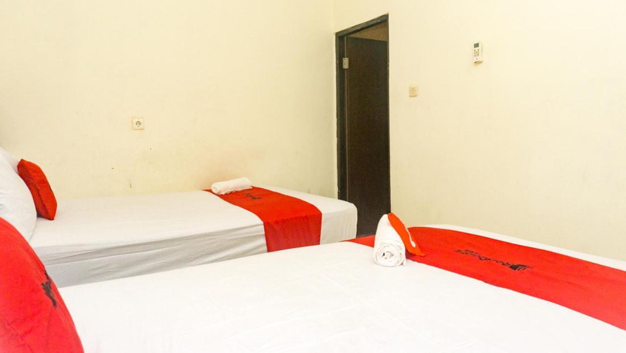 Reddoorz Near Sentani Airport Jayapura Hotel Buitenkant foto