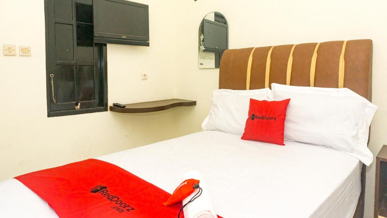 Reddoorz Near Sentani Airport Jayapura Hotel Buitenkant foto