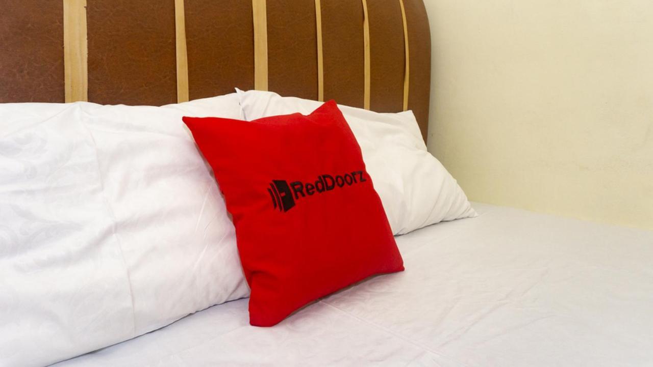 Reddoorz Near Sentani Airport Jayapura Hotel Buitenkant foto